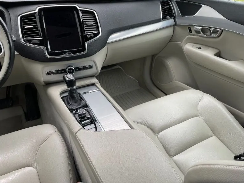Volvo Xc90 2.0 D5 Momentum Image 9